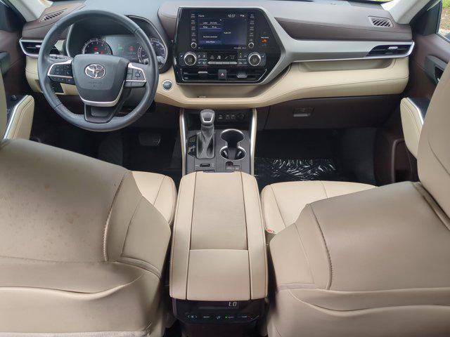 used 2022 Toyota Highlander car, priced at $31,900