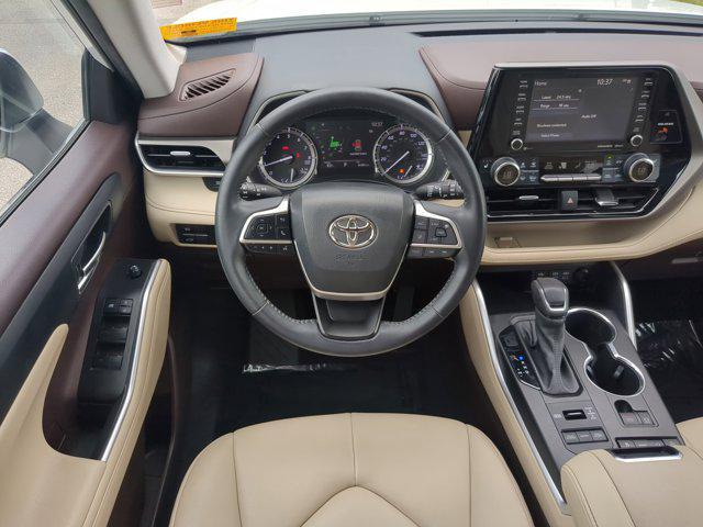 used 2022 Toyota Highlander car, priced at $31,900