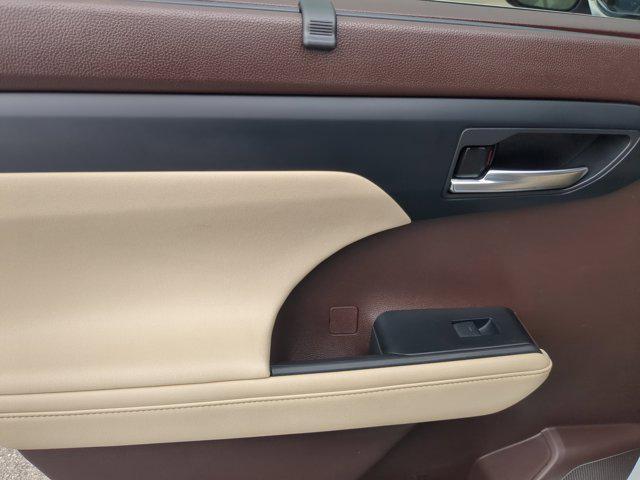 used 2022 Toyota Highlander car, priced at $31,900