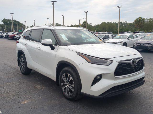 used 2022 Toyota Highlander car, priced at $31,900