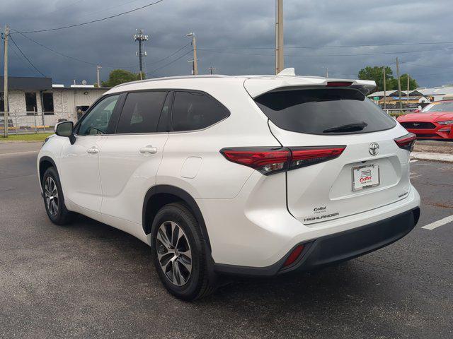 used 2022 Toyota Highlander car, priced at $31,900