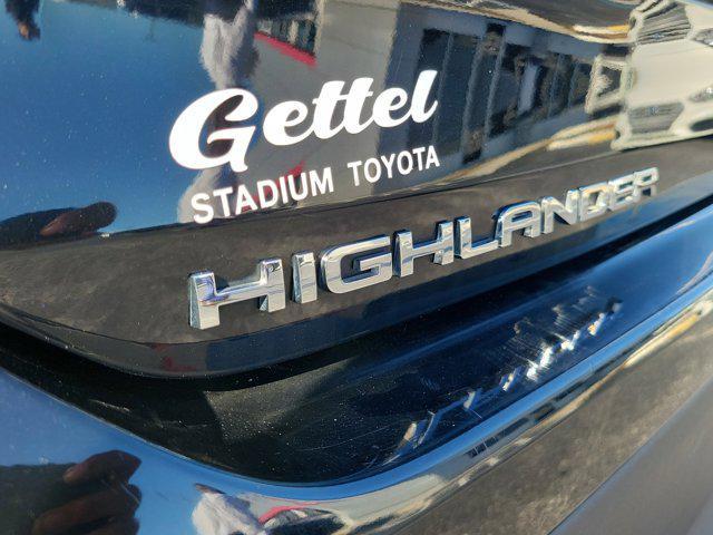 used 2021 Toyota Highlander car, priced at $22,500