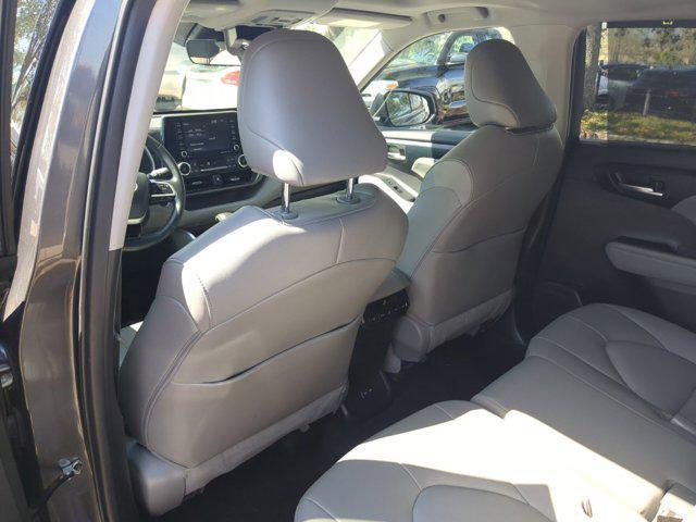 used 2022 Toyota Highlander car, priced at $33,447