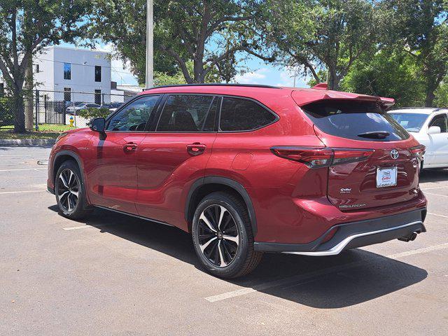 used 2021 Toyota Highlander car, priced at $28,999