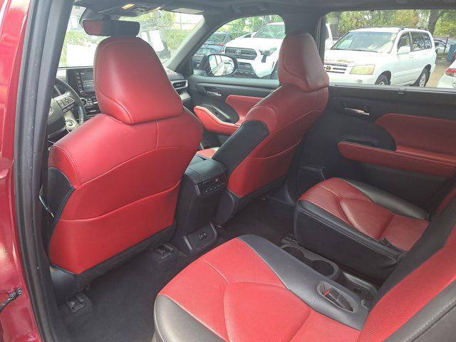used 2021 Toyota Highlander car, priced at $28,999