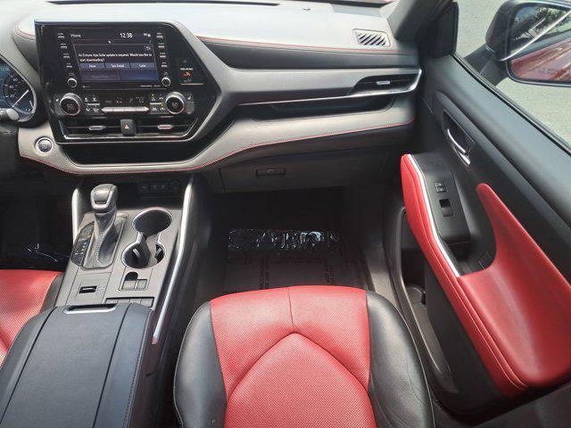 used 2021 Toyota Highlander car, priced at $28,999