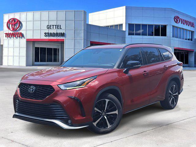 used 2021 Toyota Highlander car, priced at $28,999