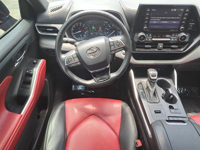 used 2021 Toyota Highlander car, priced at $28,999