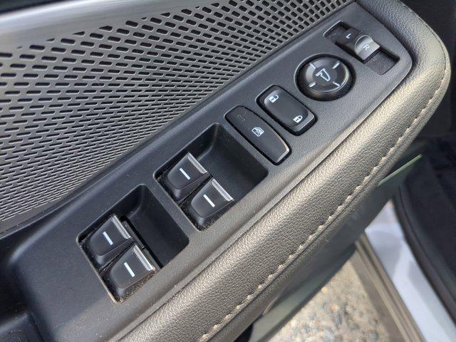 used 2022 Acura MDX car, priced at $30,000