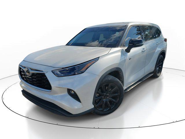 used 2022 Toyota Highlander car, priced at $29,274