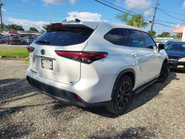 used 2022 Toyota Highlander car, priced at $29,274