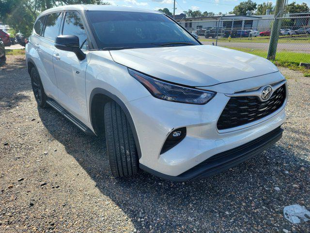 used 2022 Toyota Highlander car, priced at $29,274