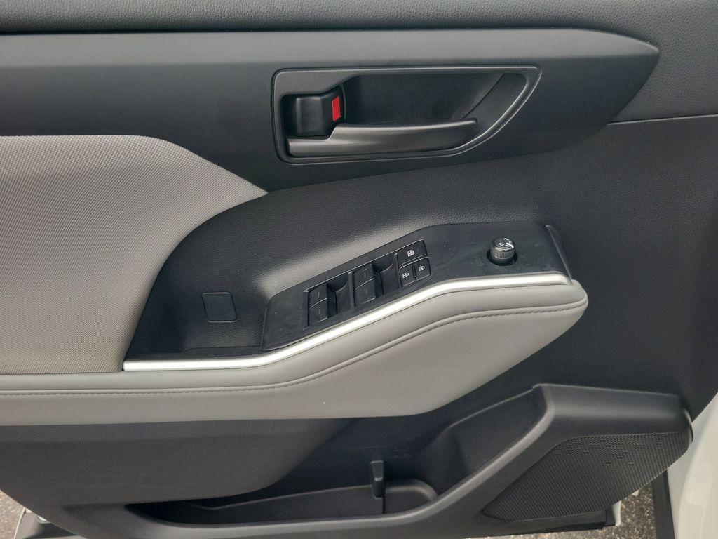 used 2023 Toyota Highlander car, priced at $24,597