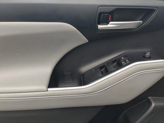 used 2021 Toyota Highlander car, priced at $28,886