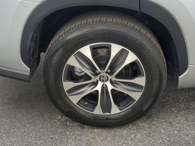 used 2021 Toyota Highlander car, priced at $28,886