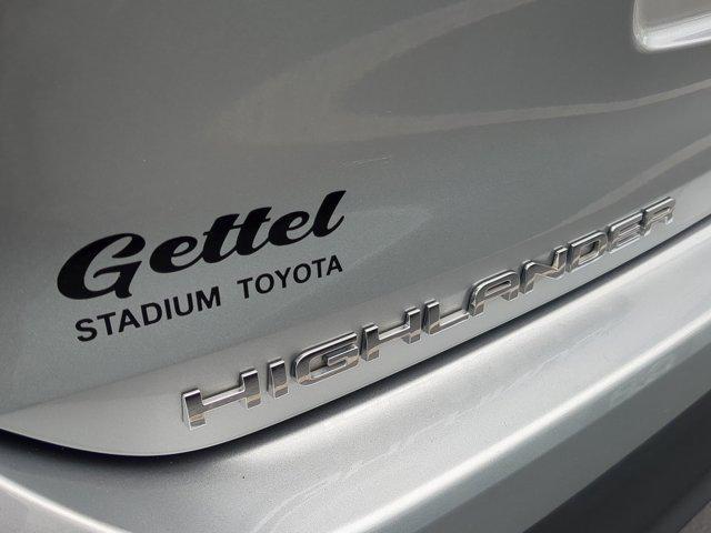 used 2021 Toyota Highlander car, priced at $28,886