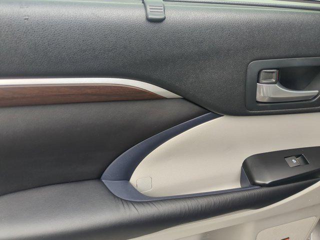 used 2016 Toyota Highlander car, priced at $11,938