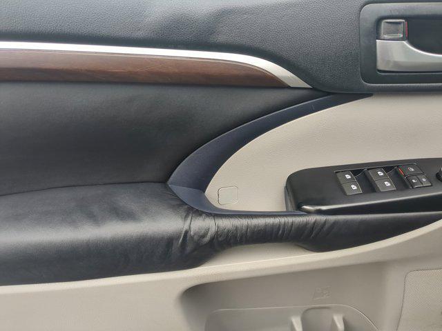 used 2016 Toyota Highlander car, priced at $11,938