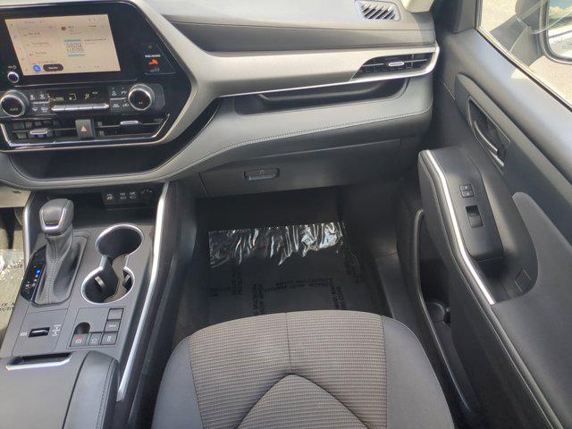 used 2023 Toyota Highlander car, priced at $33,667
