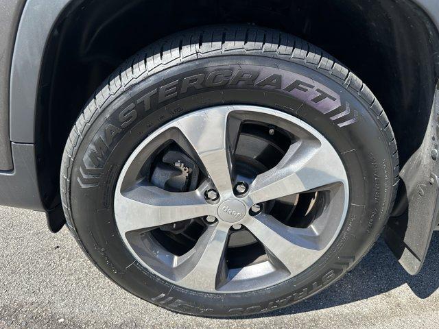 used 2020 Jeep Cherokee car, priced at $20,118