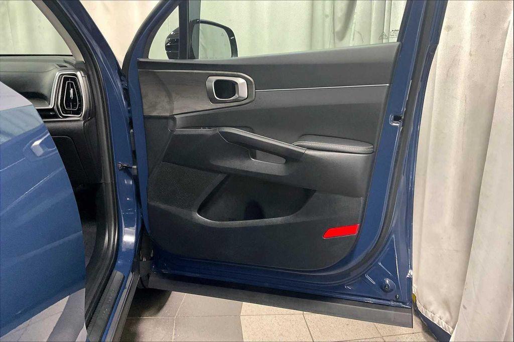 used 2025 Kia Sorento car, priced at $38,998