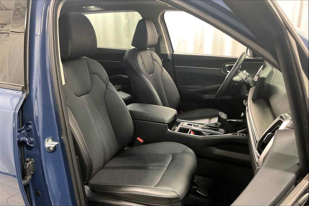 used 2025 Kia Sorento car, priced at $38,998
