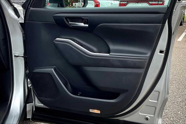 used 2022 Toyota Highlander car, priced at $40,988