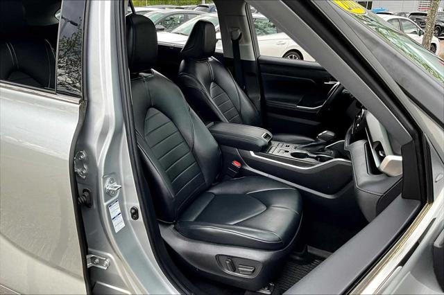 used 2022 Toyota Highlander car, priced at $40,988