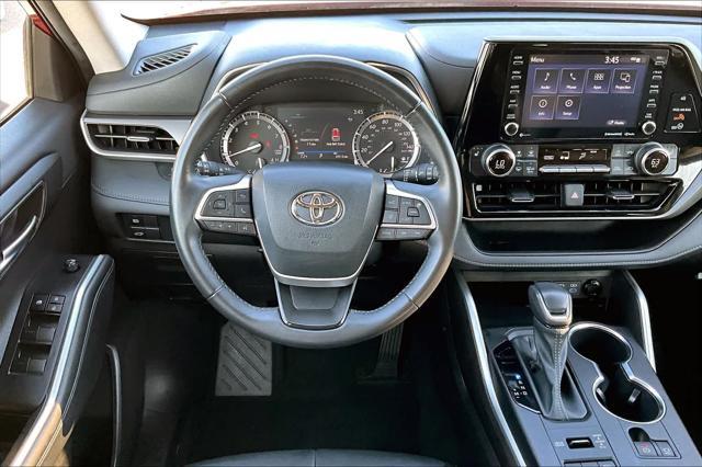 used 2022 Toyota Highlander car, priced at $35,198