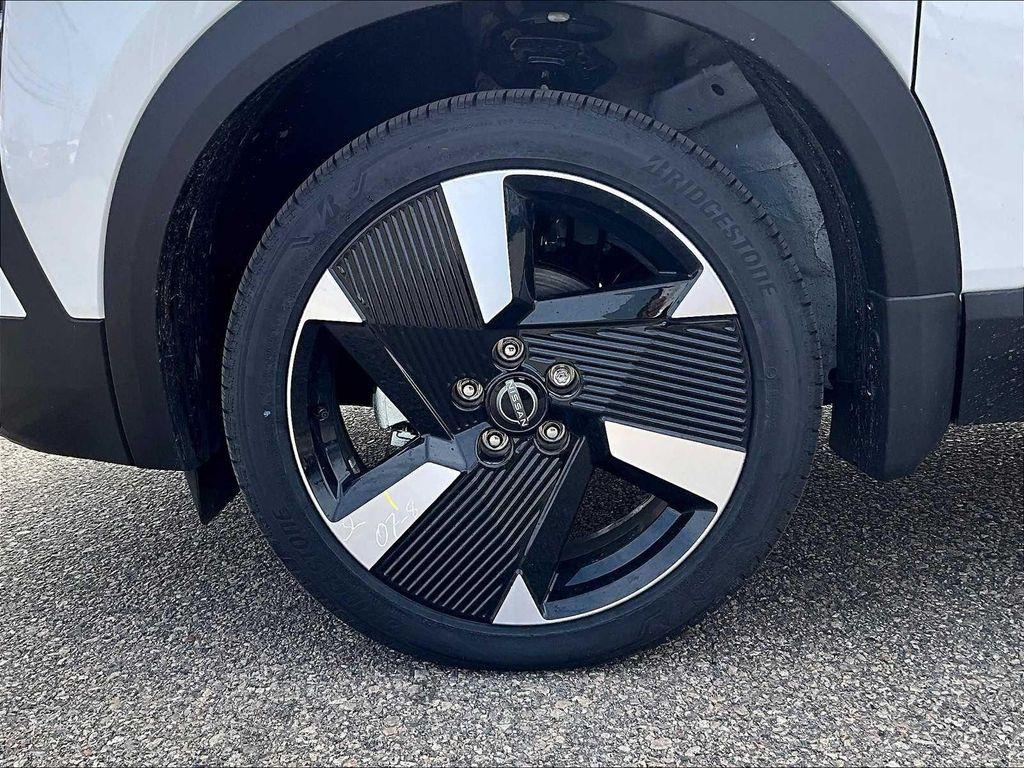 new 2025 Nissan Kicks car, priced at $29,077