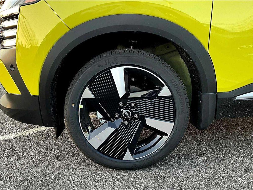 new 2025 Nissan Kicks car, priced at $29,967