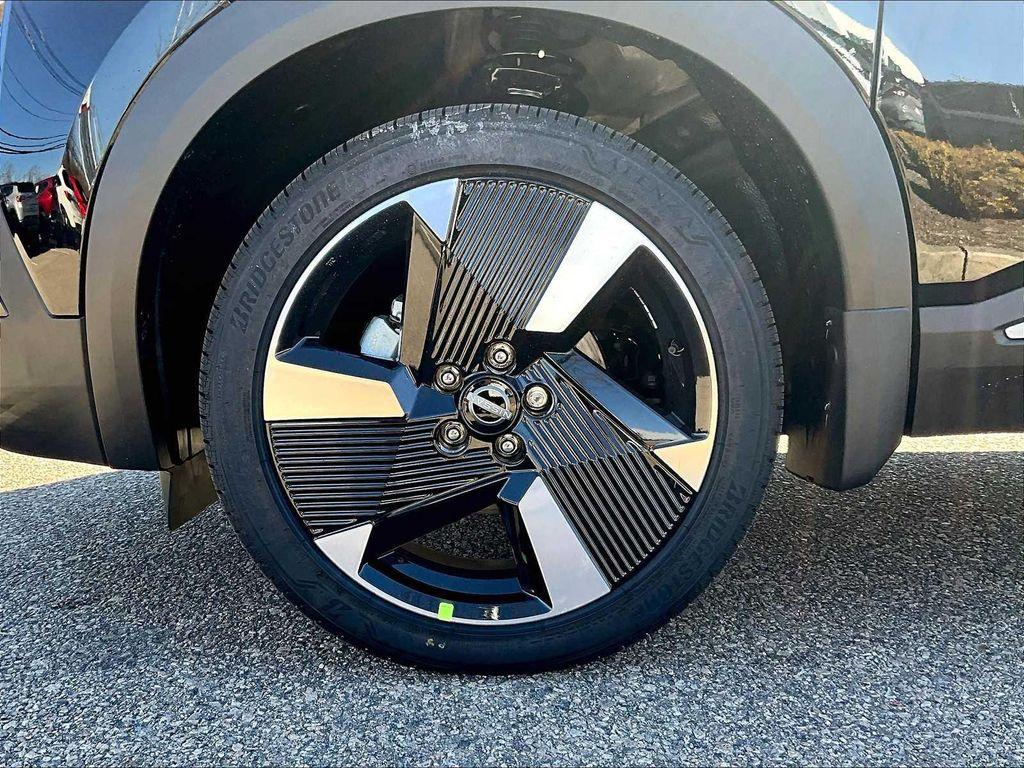 new 2025 Nissan Kicks car, priced at $28,534