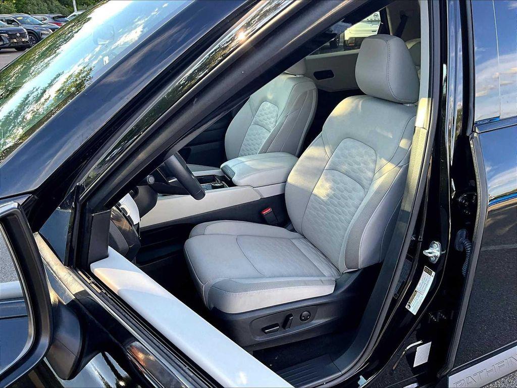 used 2024 Nissan Pathfinder car, priced at $31,999