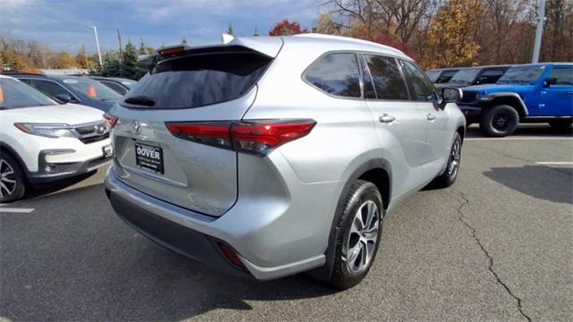 used 2022 Toyota Highlander car, priced at $38,995