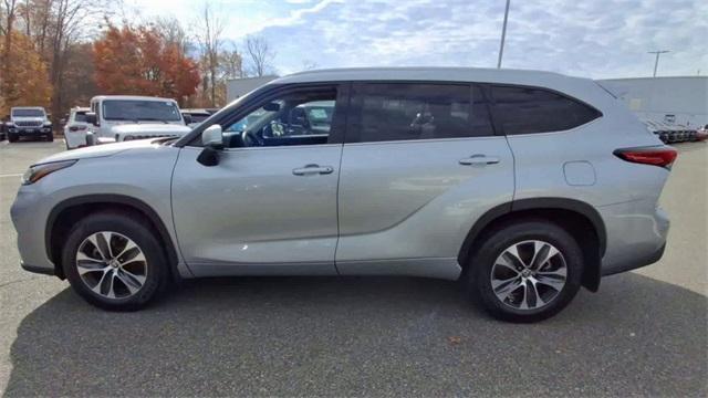 used 2022 Toyota Highlander car, priced at $38,995