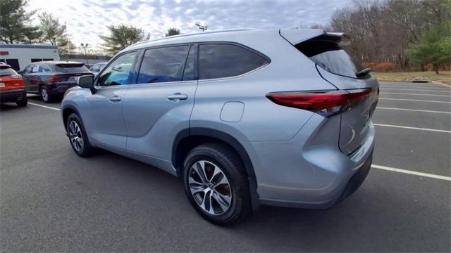 used 2021 Toyota Highlander car, priced at $33,499