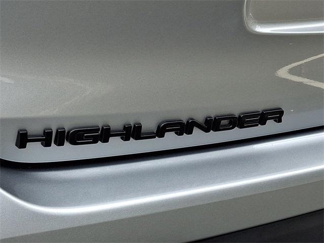 used 2021 Toyota Highlander car, priced at $33,499