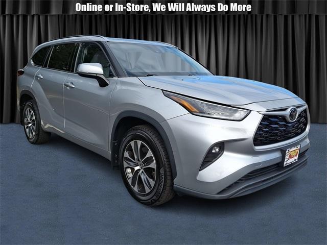 used 2021 Toyota Highlander car, priced at $33,499