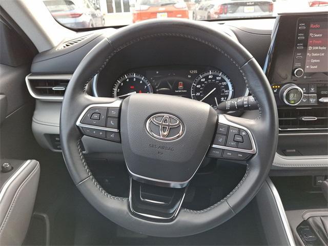 used 2021 Toyota Highlander car, priced at $33,499