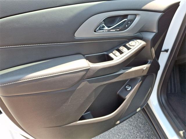 used 2023 Chevrolet Traverse car, priced at $33,201