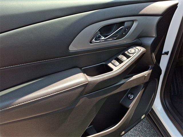 used 2023 Chevrolet Traverse car, priced at $33,201