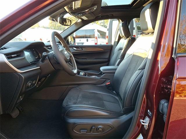 used 2024 Jeep Grand Cherokee car, priced at $39,085