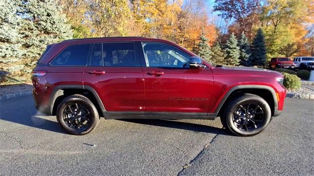 used 2024 Jeep Grand Cherokee car, priced at $39,085