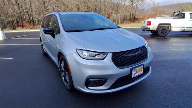 used 2023 Chrysler Pacifica car, priced at $39,888