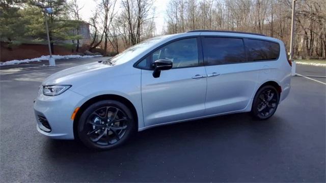 used 2023 Chrysler Pacifica car, priced at $39,888