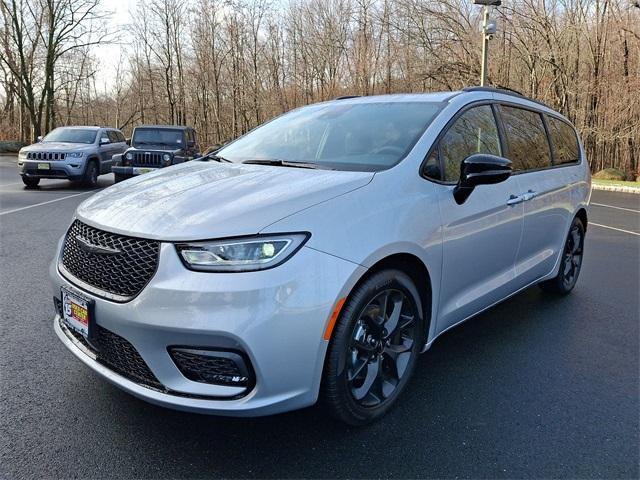 used 2023 Chrysler Pacifica car, priced at $39,888