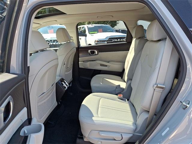 used 2023 Kia Sorento car, priced at $35,916