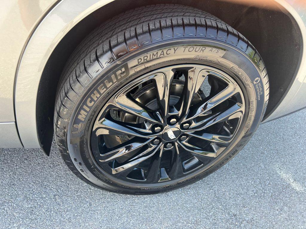 used 2024 Cadillac XT6 car, priced at $38,995