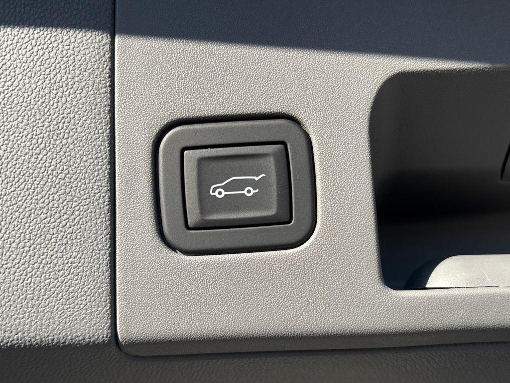 new 2025 Cadillac XT5 car, priced at $53,215