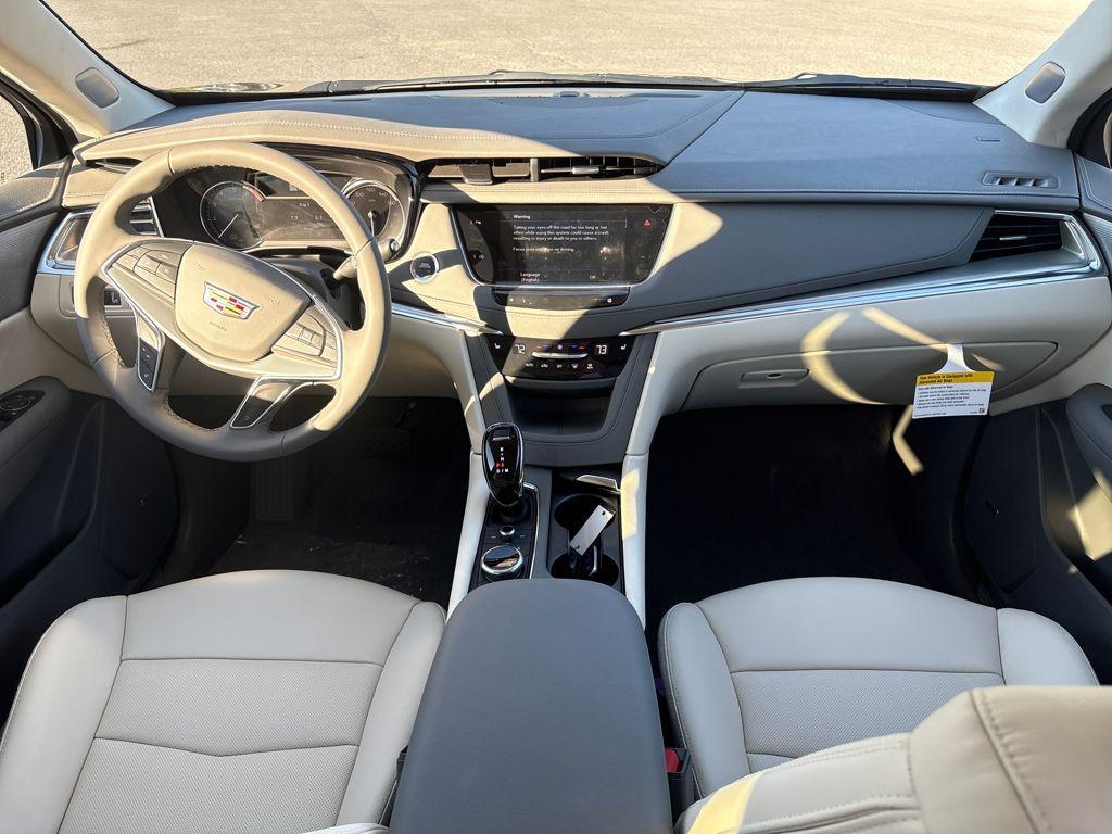 new 2025 Cadillac XT5 car, priced at $53,215